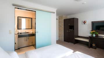 Superior-Doppelzimmer | Zimmersafe, Schreibtisch, laptopgeeigneter Arbeitsplatz