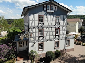 Façana frontal de l'allotjament