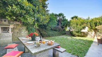 Family Apartment, Multiple Bedrooms, Mountainside (Oasis Panoramic 1BR with shared pool) | Outdoor dining