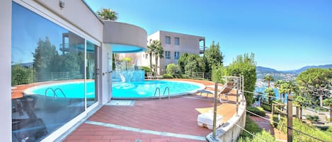 Kauden mukainen ulkouima-allas