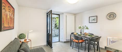 อพาร์ทเมนท์สำหรับครอบครัว, หลายห้องนอน, ติดภูเขา (Oasis Panoramic 1BR with shared pool) | ภายใน
