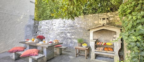 Family Apartment, Multiple Bedrooms, Mountainside (Oasis Panoramic 1BR with shared pool) | Outdoor dining