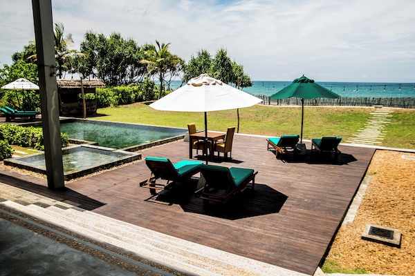 Outdoor pool, pool umbrellas, sun loungers