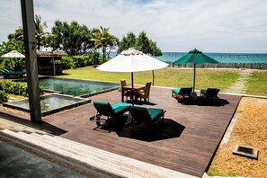 Outdoor pool, pool umbrellas, sun loungers