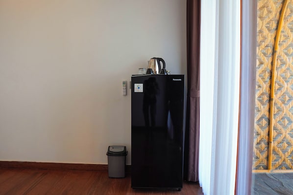 Mini fridge