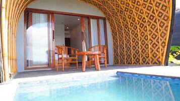 Kolam renang outdoor