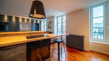 Fridge, microwave, oven, stovetop