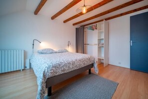 2 bedrooms, iron/ironing board, travel crib, free WiFi
