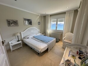 5 Schlafzimmer, BĂŒgeleisen/BĂŒgelbrett, WLAN, BettwĂ€sche