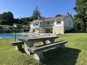 Exterior - Villa in Chancelas with direct access to the beach (Combarro)