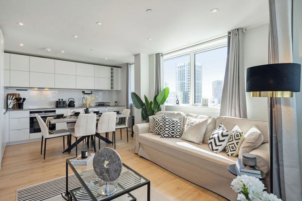 Smart-tv, bordtennisbord, kontorer