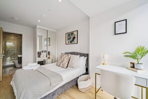 2 soverom, skrivebord, strykejern/-brett og wi-fi (inkludert)