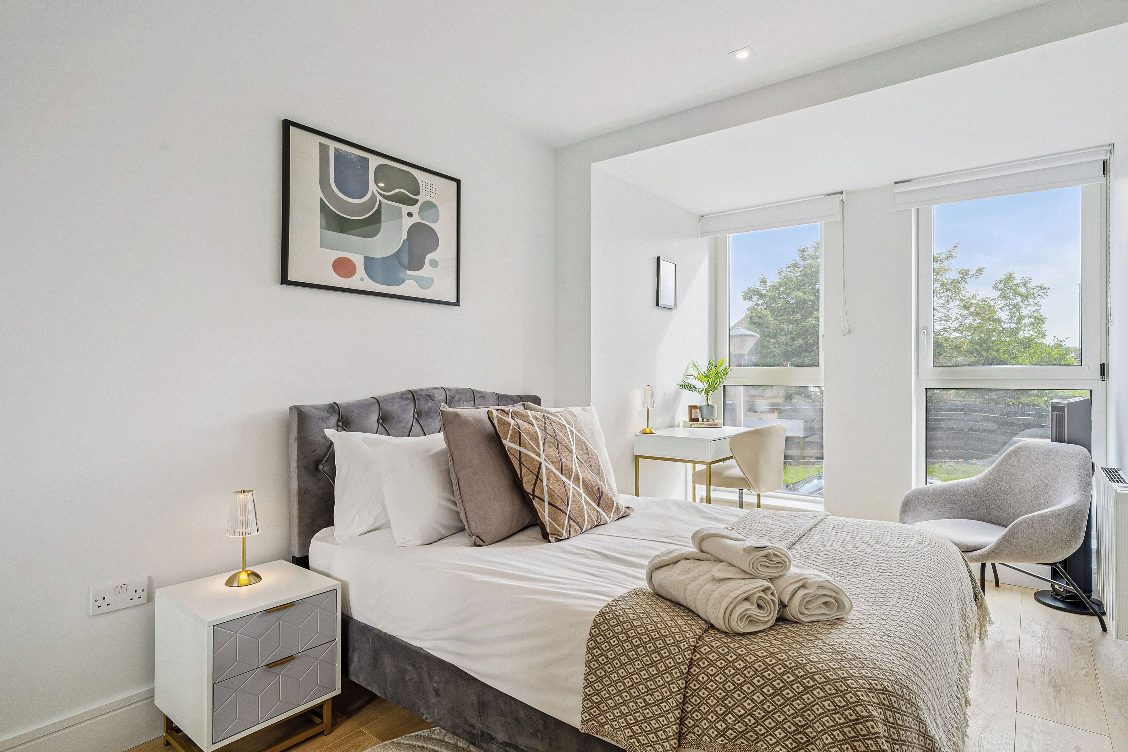 2 habitaciones, escritorio, tabla de planchar con plancha y wifi gratis 