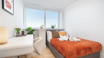 3 bedrooms, desk, iron/ironing board, free WiFi