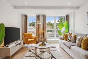 Smart TV, table tennis