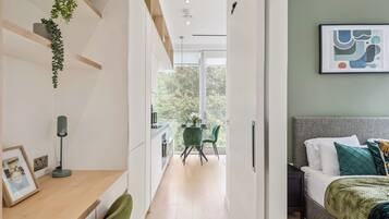 2 habitaciones, escritorio, tabla de planchar con plancha y wifi gratis