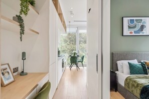 2 slaapkamers, een bureau, een strijkplank/strijkijzer, gratis wifi