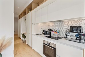 Fridge, microwave, oven, stovetop