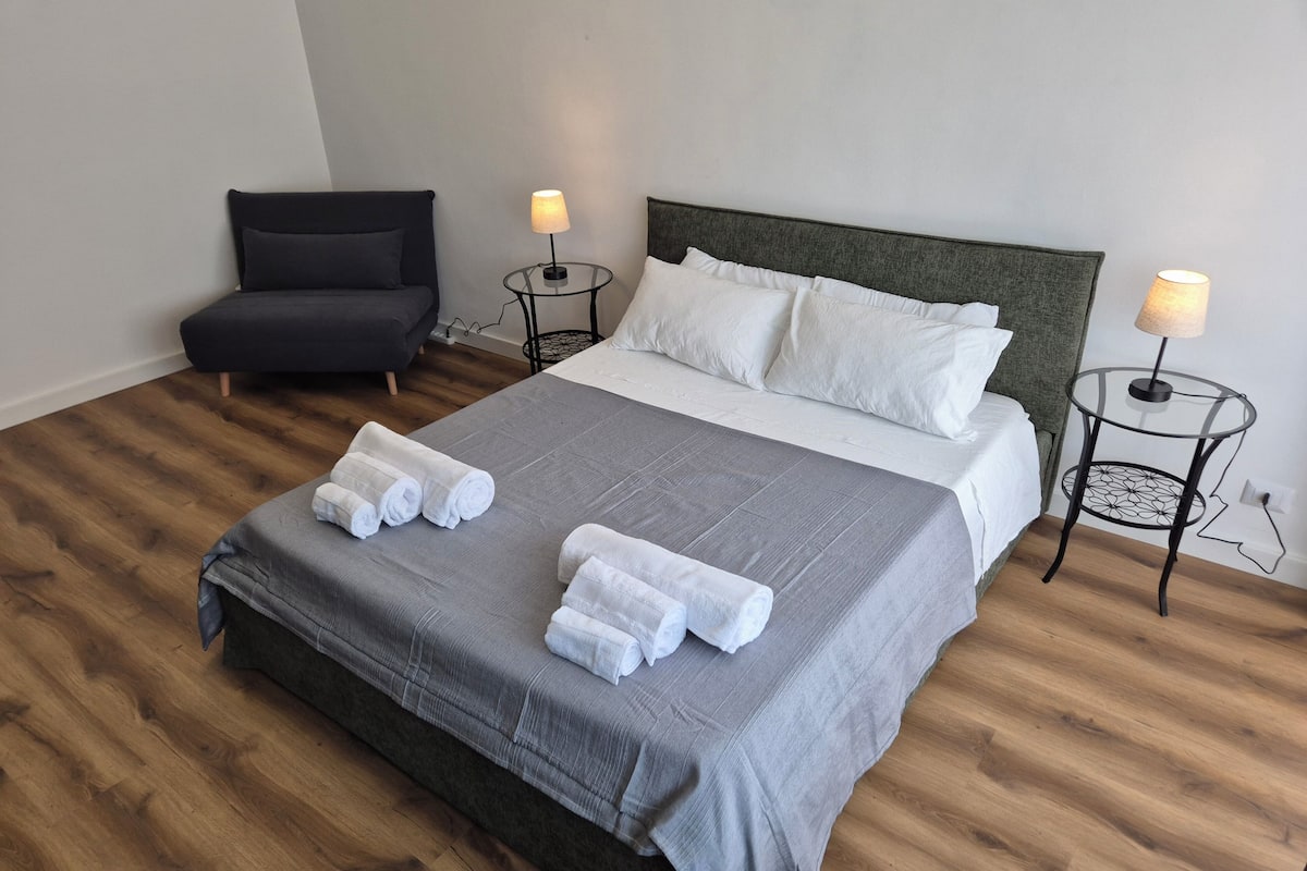 Appartamento Deluxe, balcone | Ferro/asse da stiro, Wi-Fi gratuito