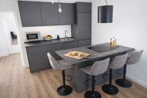 Deluxe Apartment, Balcony | Private kitchen | Full-size fridge, stovetop, cookware/dishes/utensils - Nestop Colli Albani (Rome)