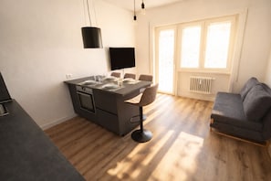 Deluxe Apartment, Balcony | Private kitchen | Full-size fridge, stovetop, cookware/dishes/utensils - Nestop Colli Albani (Rome)