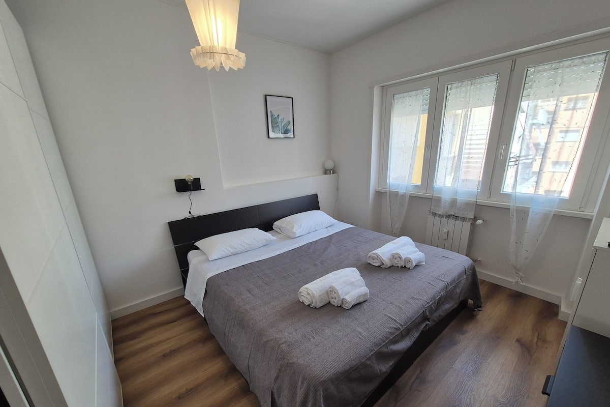 Classic Apartment | Iron/ironing board, free WiFi