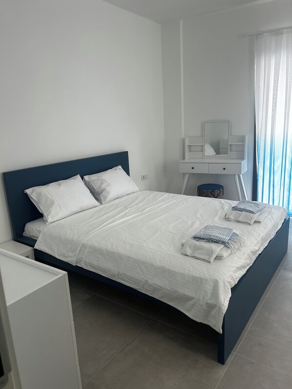 2 bedrooms, iron/ironing board, Internet, bed sheets