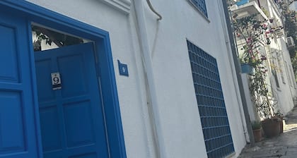 50m to the Beach – Private Courtyard House, Sleeps 6