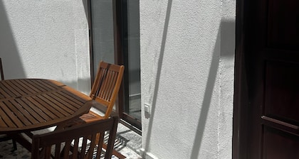 50m to the Beach â Private Courtyard House, Sleeps 6