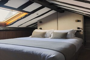 2 Schlafzimmer, Schreibtisch, Bügeleisen/Bügelbrett, Reisekinderbett