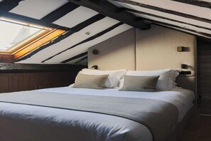 2 bedrooms, iron/ironing board, Internet, bed sheets