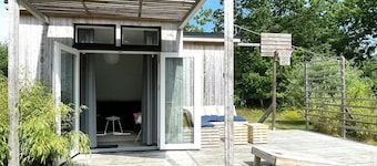 Scandinavian Design Vacation Home. Walk to Beach & National Park!