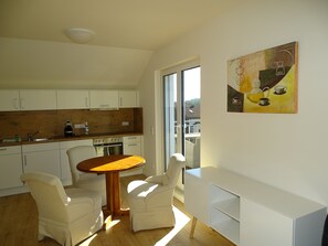 Microondas, horno, parrilla de estufa y lavavajillas