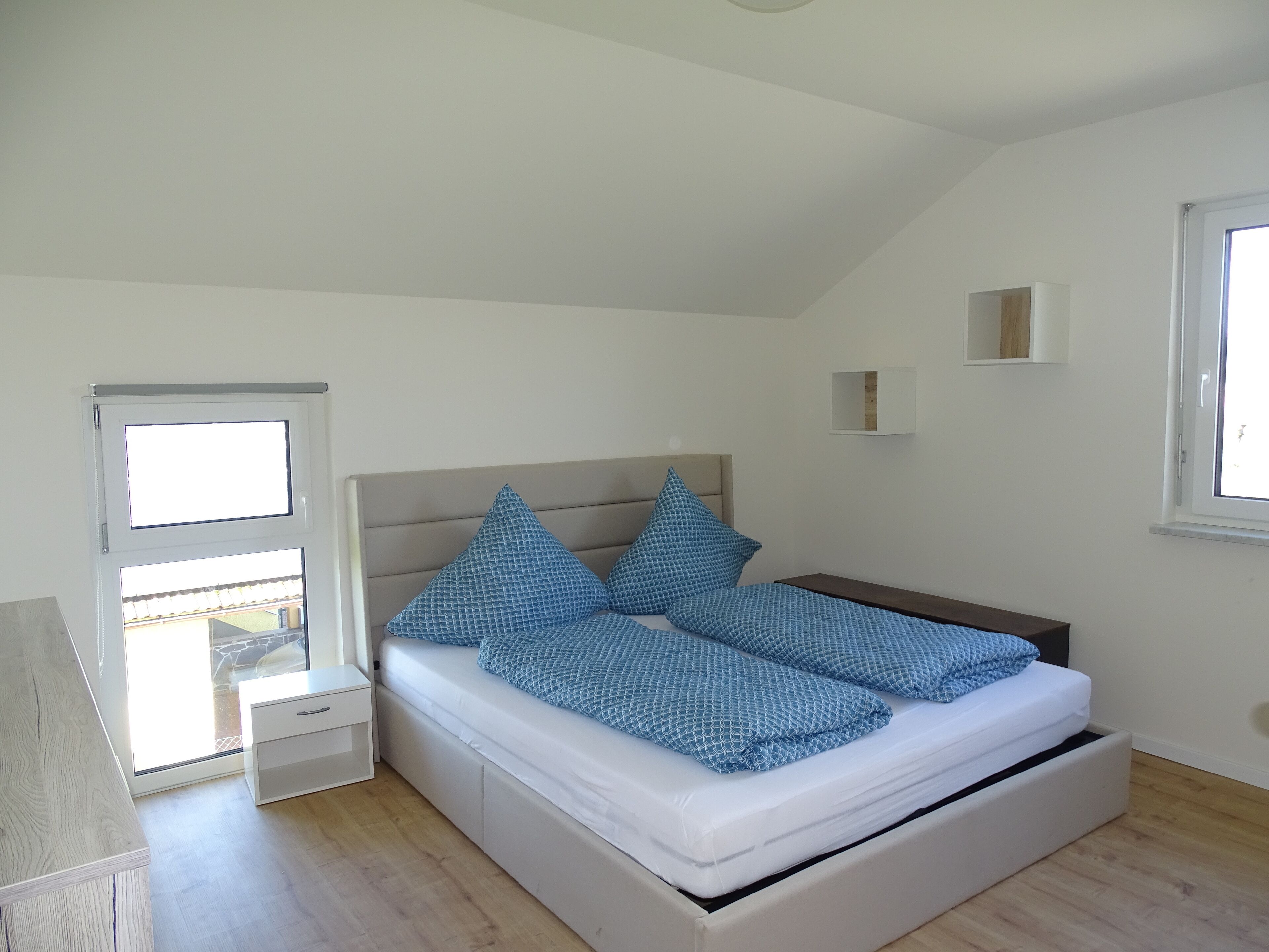 2 habitaciones, tabla de planchar con plancha, internet y ropa de cama 