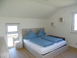 2 habitaciones, tabla de planchar con plancha, internet y ropa de cama