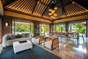 Villa, 5 Bedrooms, Private Pool | Interior