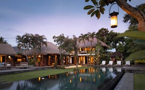 A resort with thatched-roof buildings, a swimming pool, and lounge chairs. - Seseh Beachside Villas by Nakula (Cemagi)
