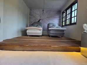 Quarto duplo luxo | Cortinas blackout, ferros/tábuas de passar roupa, Wi-Fi de cortesia