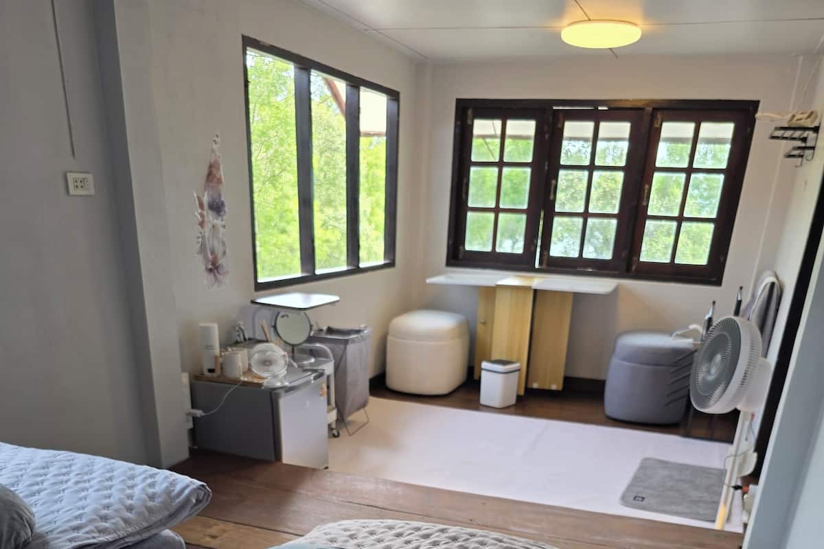 Deluxe Twin Room | Blackout drapes, iron/ironing board, free WiFi