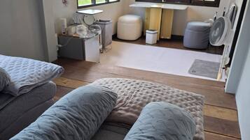 Cortinas blackout, tabla de planchar con plancha y wifi gratis