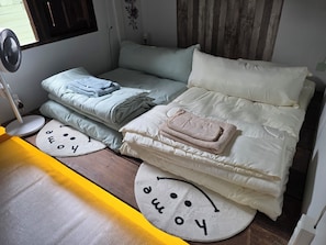 Deluxe Twin Room | Blackout drapes, iron/ironing board, free WiFi