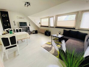 Smart-TV, Bücher, Musikbibliothek, Videothek