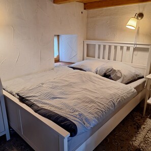 WiFi, bed sheets