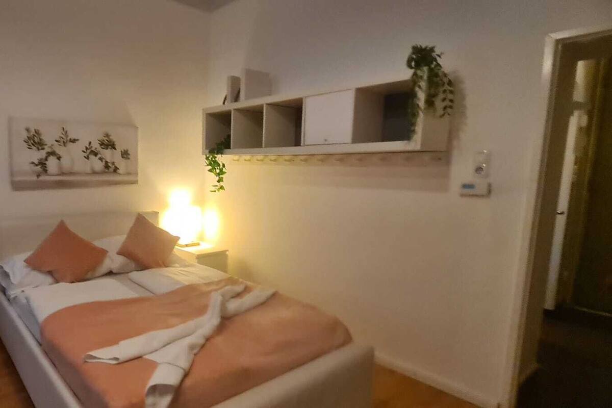 Basic Room | Iron/ironing board, free WiFi