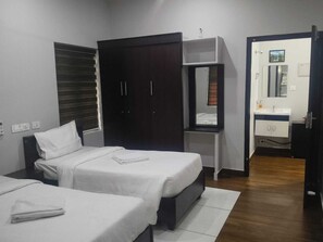Ferros/tábuas de passar roupa, Wi-Fi, roupa de cama