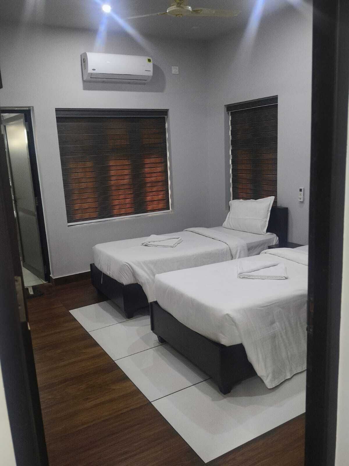 2 室のベッドルーム、アイロン / アイロン台、WiFi、ベッドシーツ