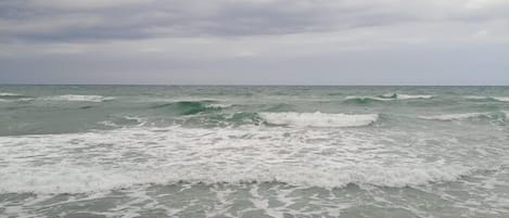 Vue sur la plage ou lâocĂ©an