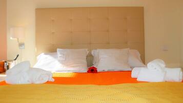 Laptopgeeigneter Arbeitsplatz, schallisolierte Zimmer, kostenloses WLAN