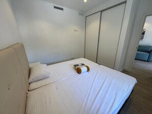 1 chambre, fer et planche à repasser, Wi-Fi gratuit, draps fournis