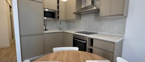 Fridge, microwave, oven, dishwasher
